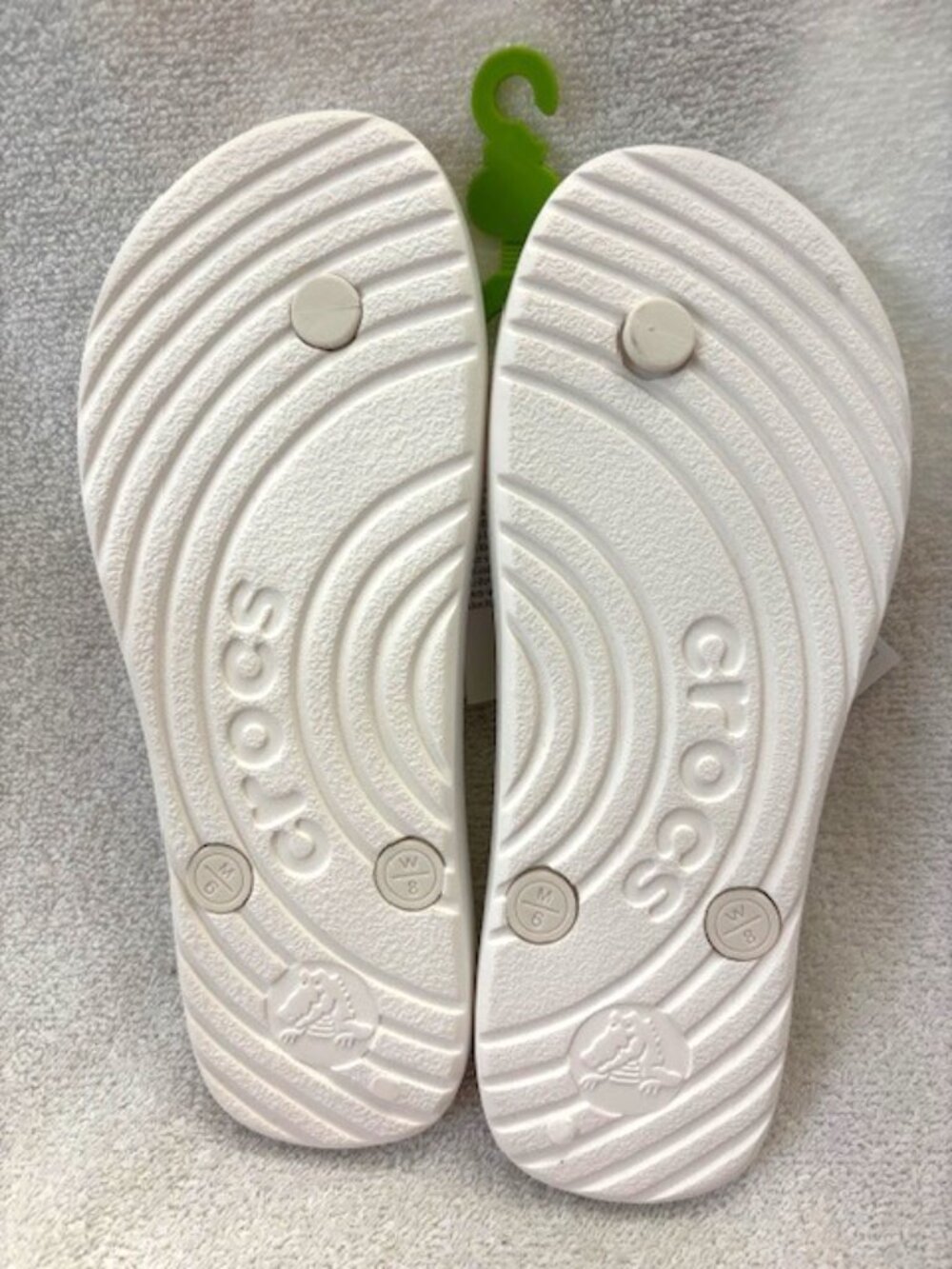 Crocs white 'flip flops' NWT Women's Size 8 - Picture 5 of 8